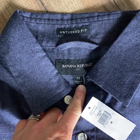 Banana Republic Untucked fit button down - Picture 2 of 3